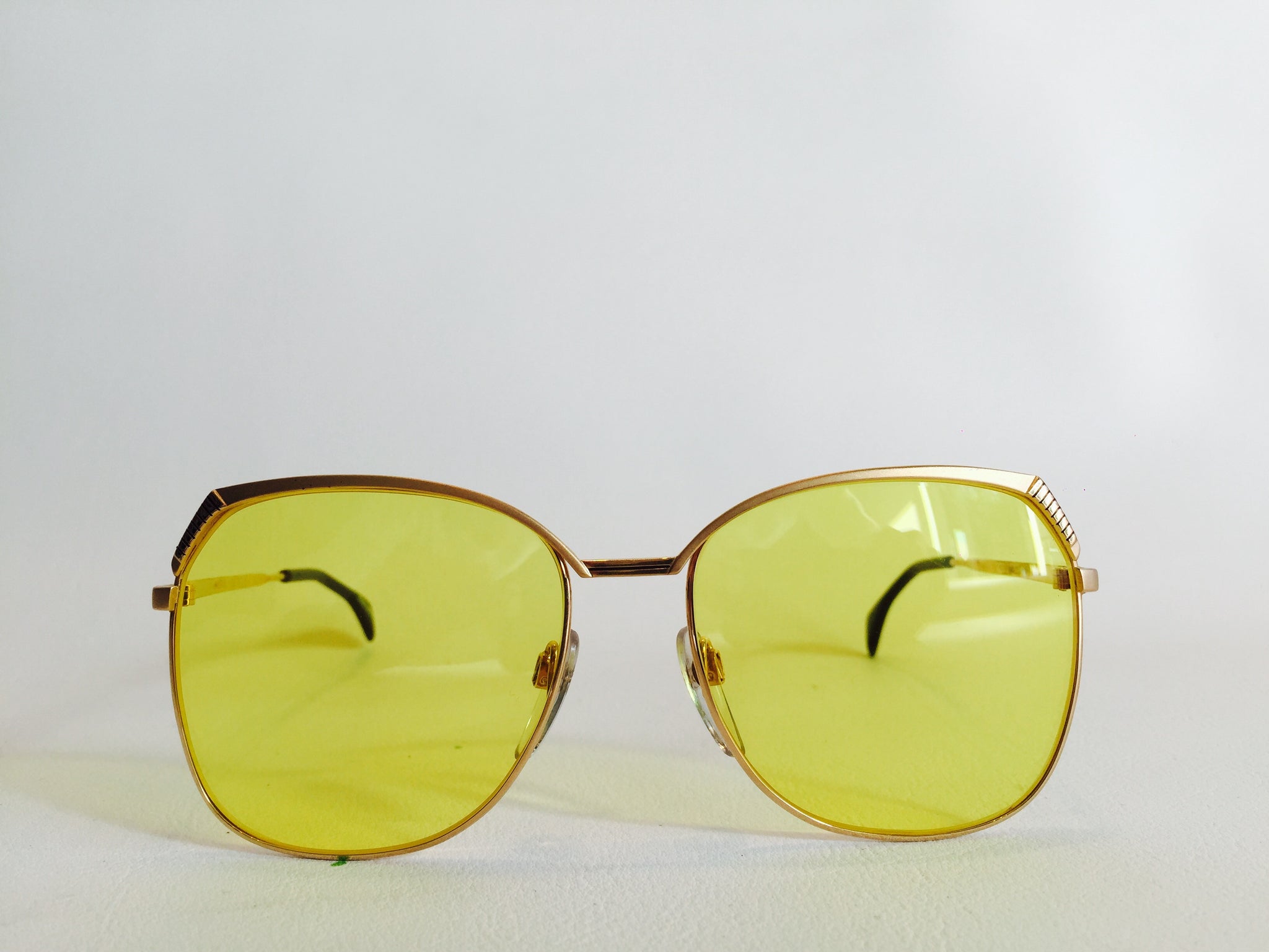 Oversized Gold Vintage Sunglasses yellow lenses m6018