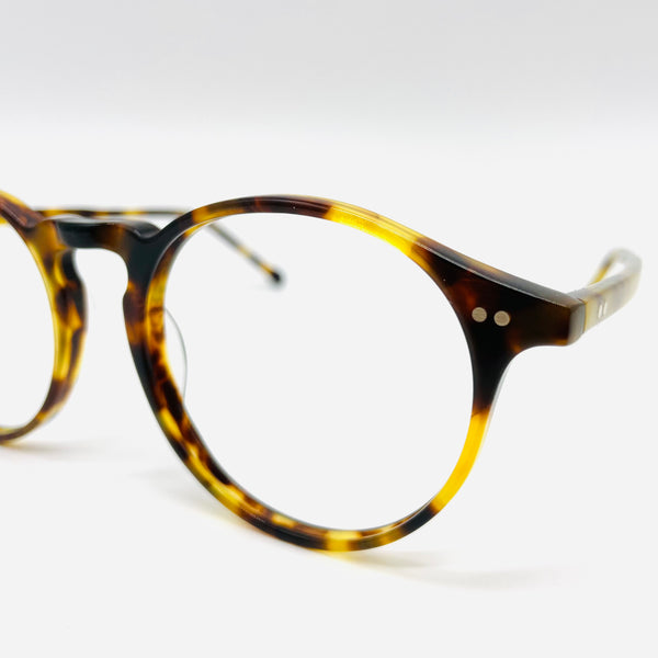 Light as a feather Dark Tortoiseshell
